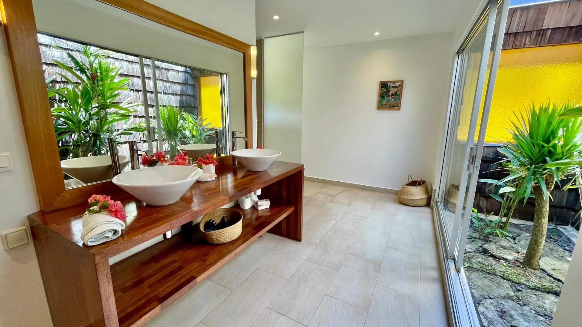 Pae Miti Beach House - White Sand Beach - Tahiti - 7 People Punaauia