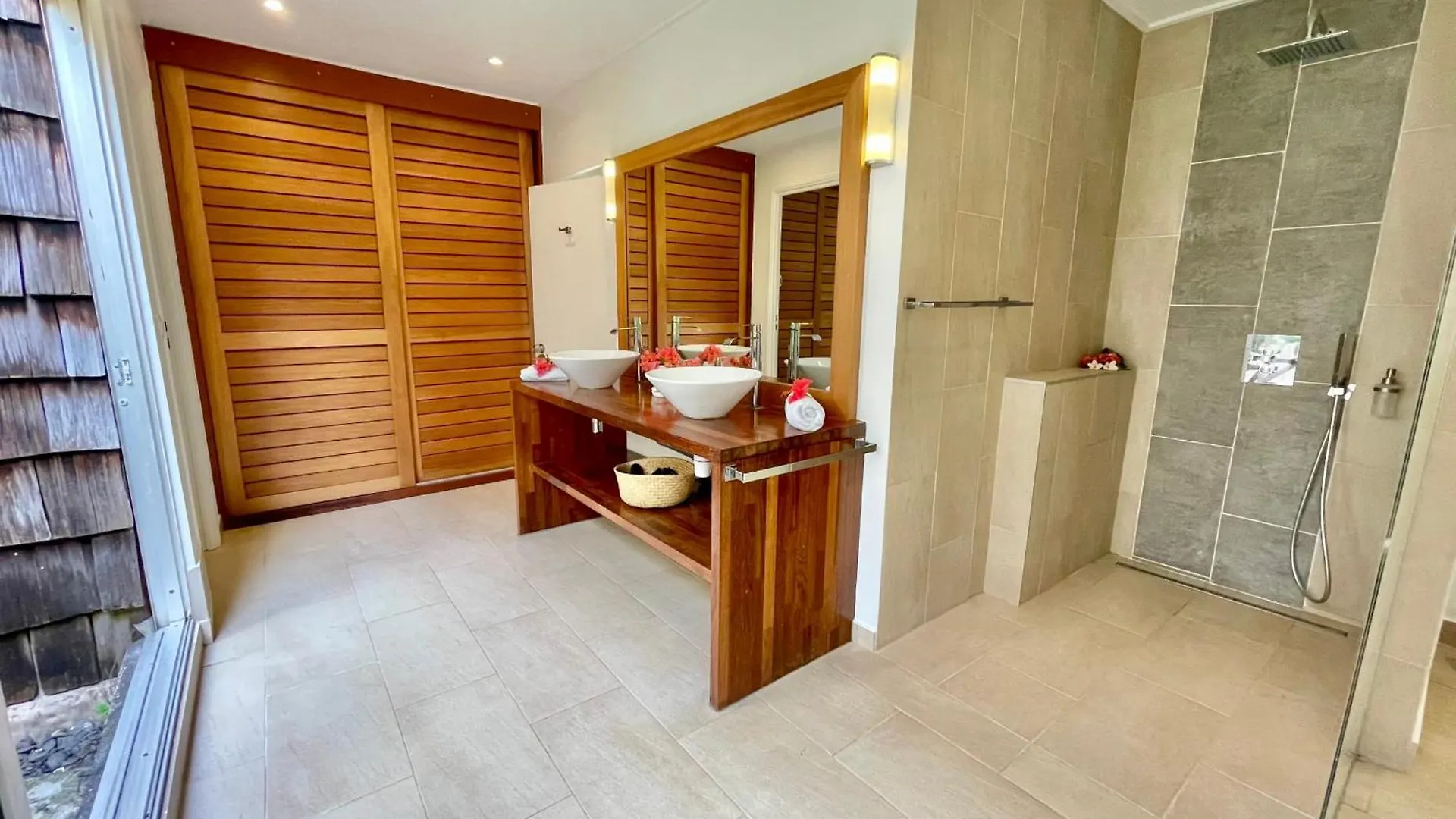 Pae Miti Beach House - White Sand Beach - Tahiti - 7 People Punaauia  Holiday home