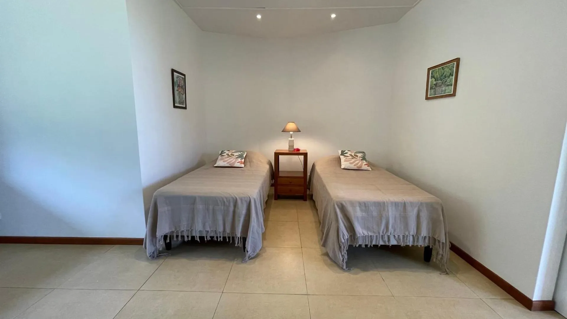 Pae Miti Beach House - White Sand Beach - Tahiti - 7 People Punaauia  Punaauia (Tahiti)