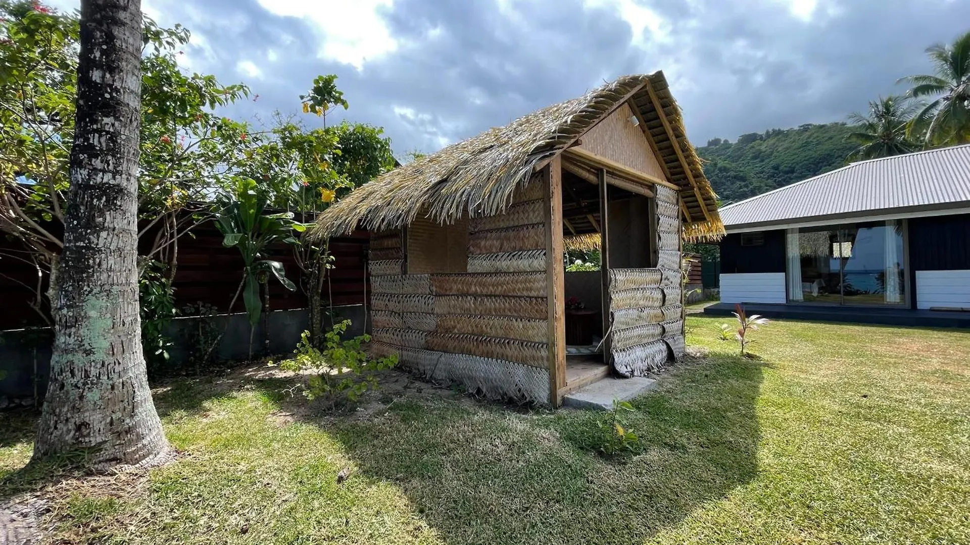 Pae Miti Beach House - White Sand Beach - Tahiti - 7 People Punaauia